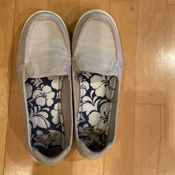 Roxy Shoes - Picture 2 of 4